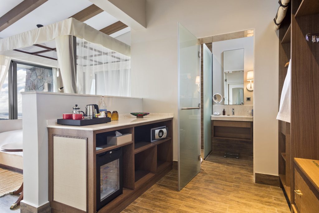 1742997136163_108cSerengetiLodge_MeliaCollection-Melia-Panoramic-bathroom